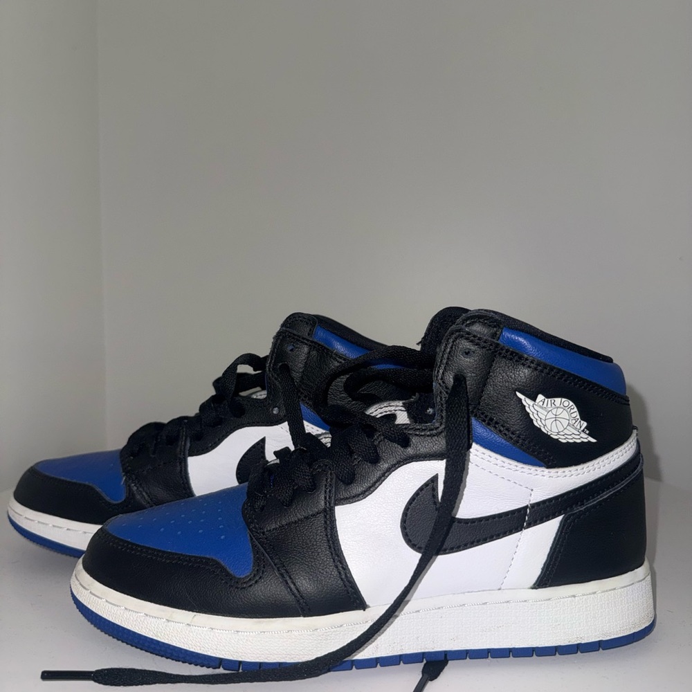Air Jordan 1 retro high royal toe size 7Y/8.5W